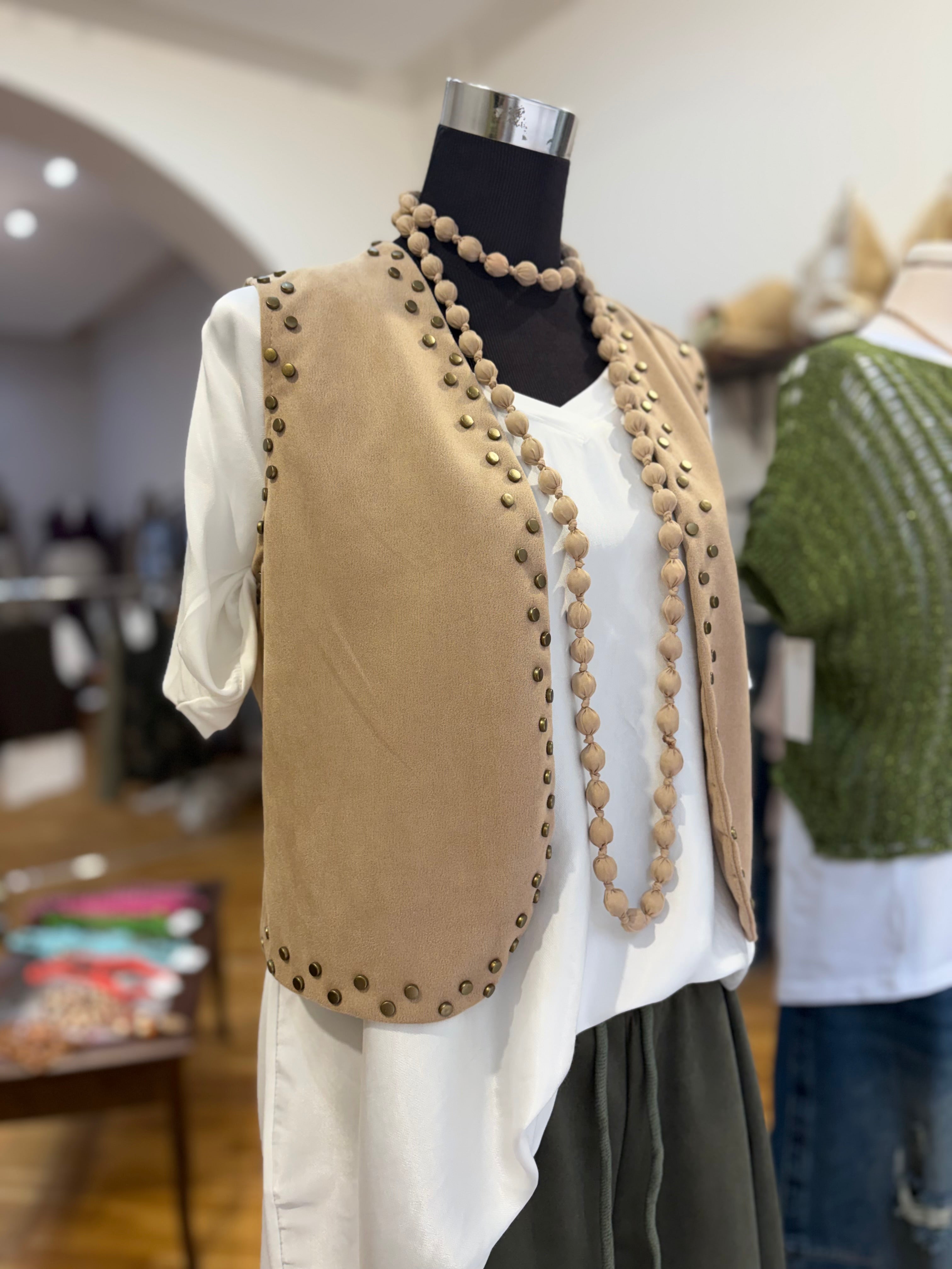 Gilet con borchiette🪩🤎