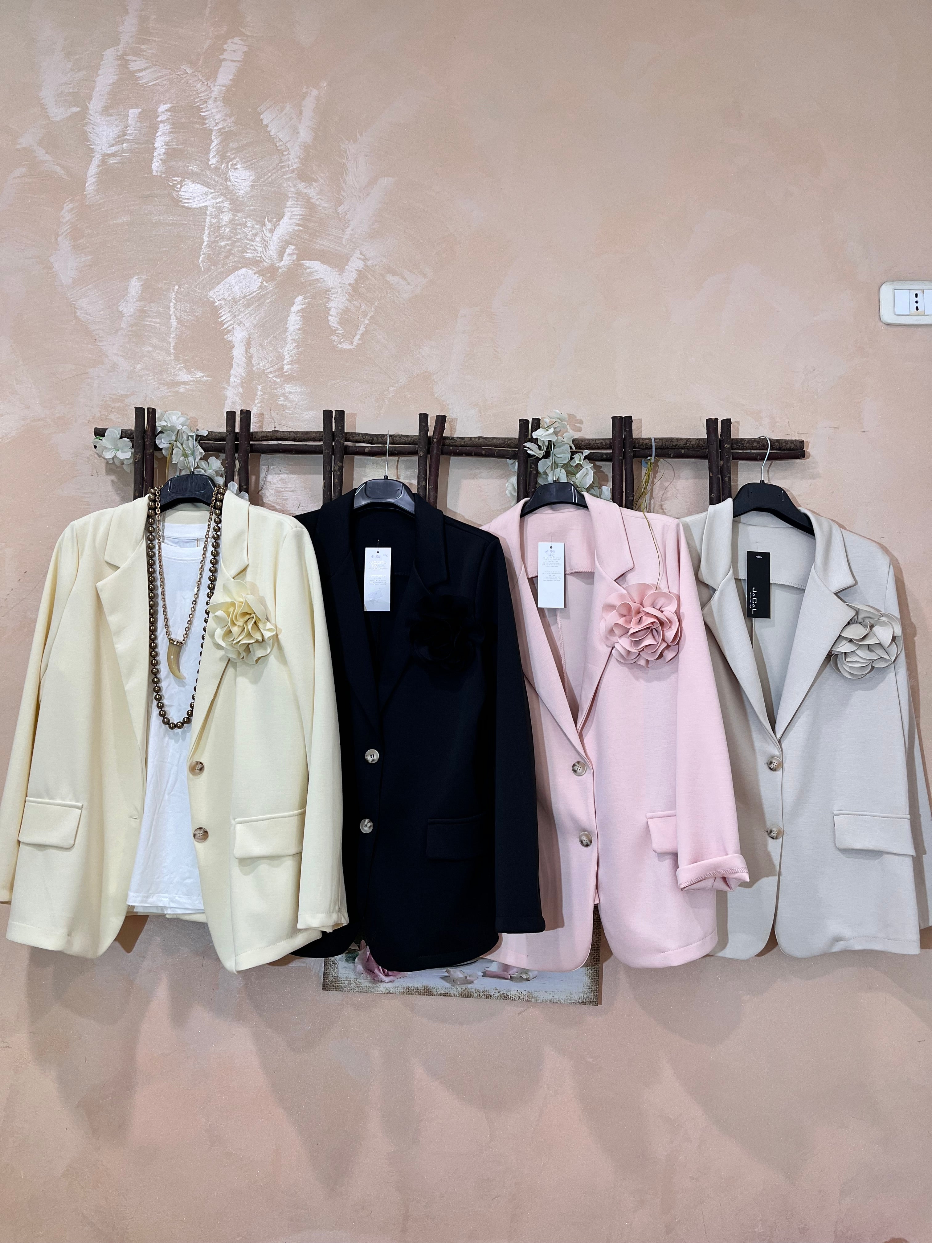 Giacca con rosa 🌸